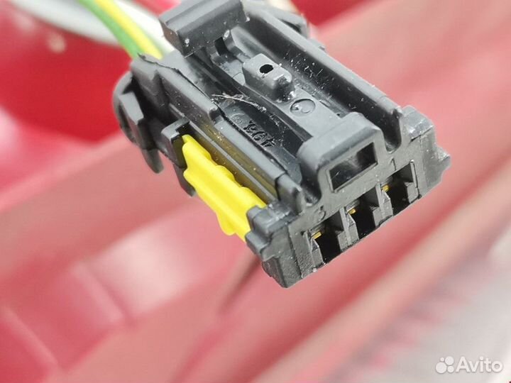 Фонарь крышки багажника правый Peugeot 607 рест