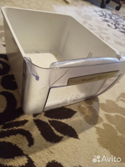 Ящики и полки холодильника аристон