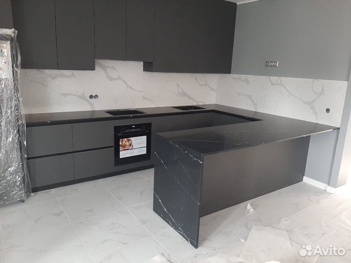 Столешница из кварцевого агламерата (камня)