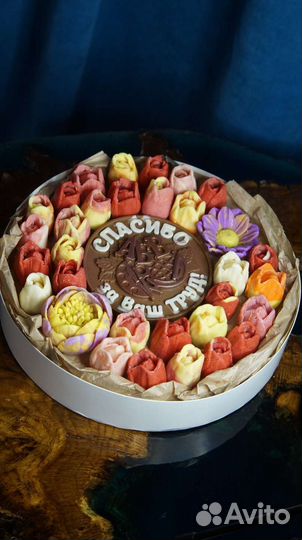 Букеты из шоколадных роз, пионов, тюльпанов