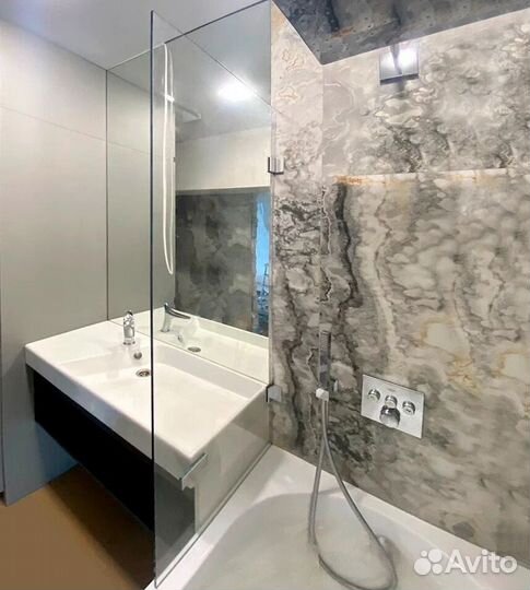 Перегородки из стекла в ванную