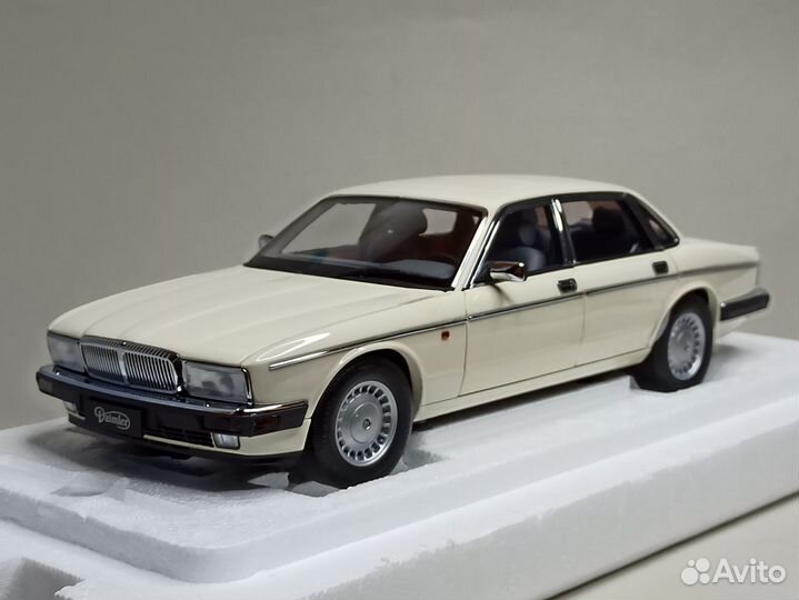 Jaguar XJ6 (XJ40) White 1:18 Almost Real