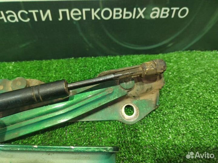 Петля капота правая Opel Vectra B хэтчбек II X18XE