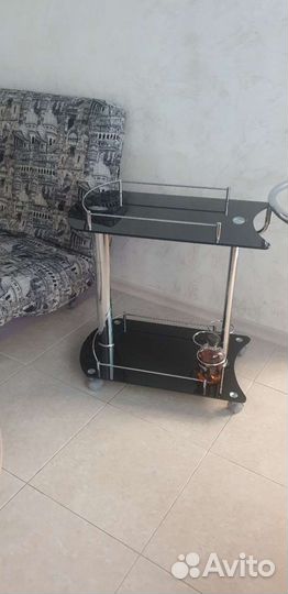 Журнальный столик на колесах