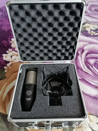 Студийный микрофон AKG P220