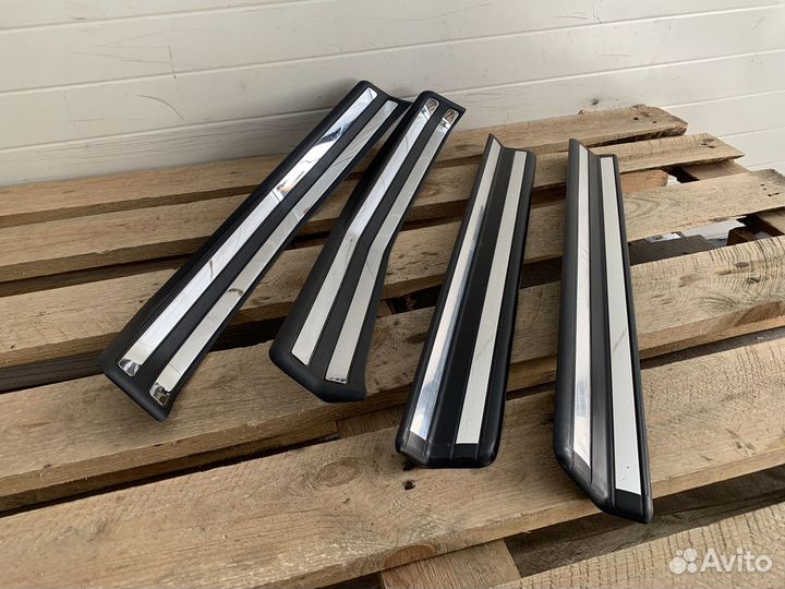 Накладки на пороги в салоне BMW E46 седан