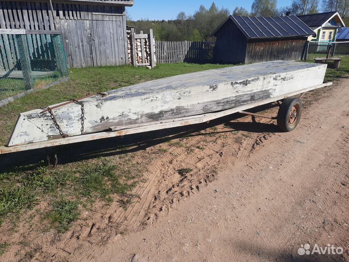 Лодка деревянная