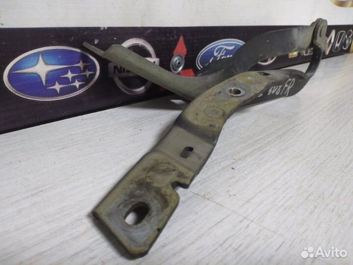 Петля капота передняя правая Peugeot 308 2009