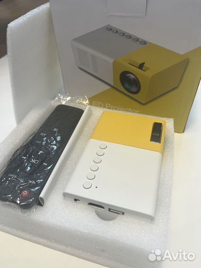Мультимедийный проектор