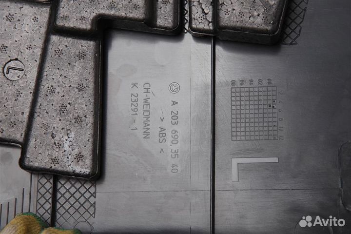 Обшивка стойки средняя левая Mercedes-Benz W203 C