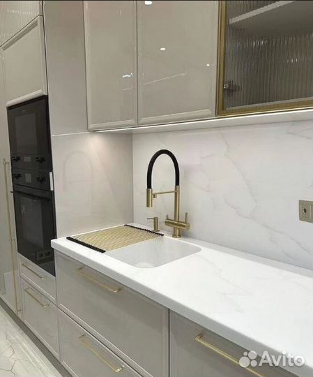 Кухня на заказ, кухня в потолок