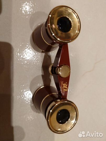 Бинокль театральный с фонариком посередине