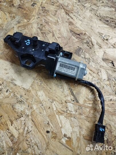 Доводчик багажника, замок багажника BMW E65