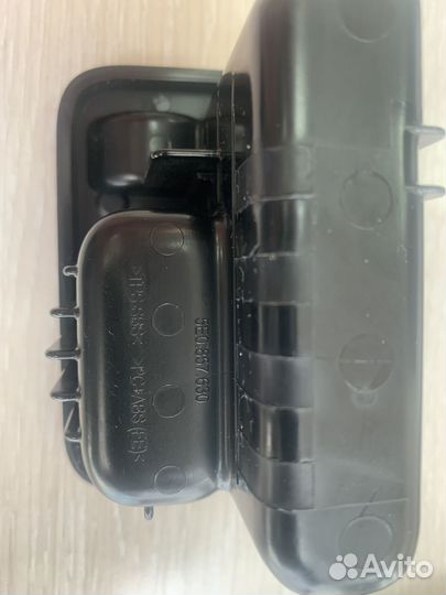 000051435AD Держатель телефона VAG