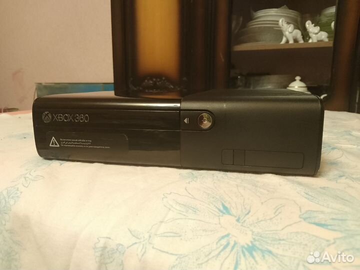 Xbox 360 E 512gb, прошивка LT 3.0 Большой комплект