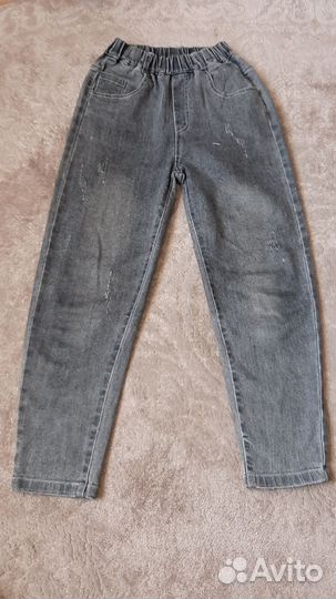 Серые джинсы