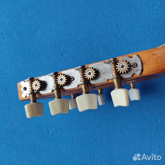 Акустическая гитара