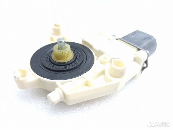 Моторчик стеклоподъемника задний правый