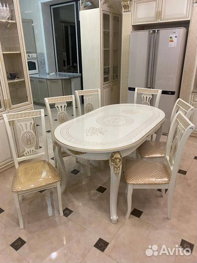 Обеденный стол и стулья