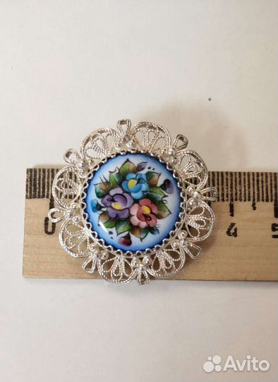 Финифть брошь