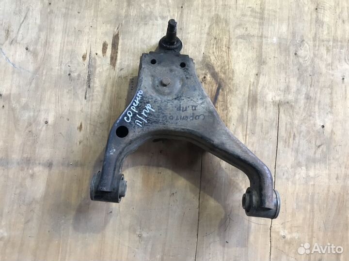 Нижний рычаг передней подвески Kia Sorento 1