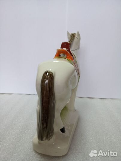 Фарфоровая статуэтка 
