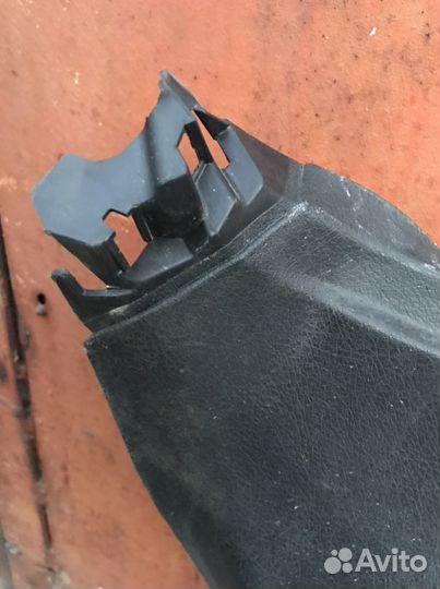 Обшивка двери багажника Пежо 207