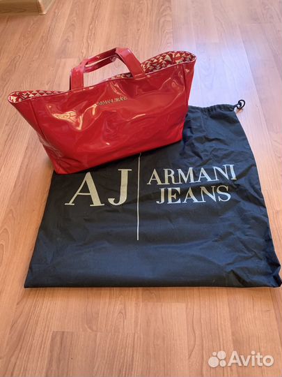 Красная лаковая сумка Armani Jeans