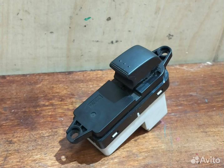 Кнопка стеклоподъемника задняя левая Mazda 6 GG (я