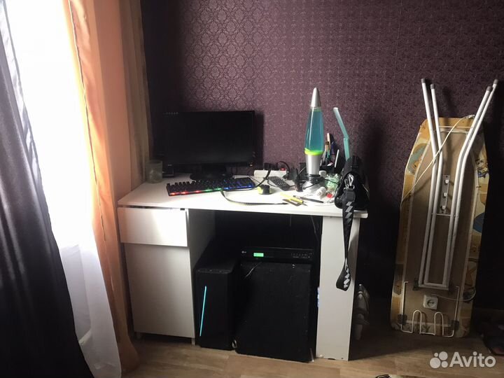 Письменный стол