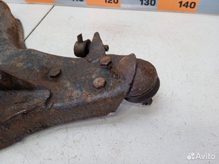 Рычаг передний правый нижний Mitsubishi Pajero 3