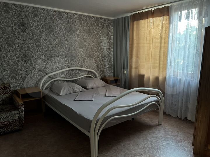 Комната 76 м² в 5-к., 2/2 эт.