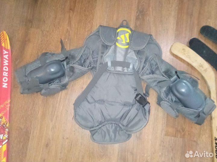 Нагрудник хоккейный вратарский jr