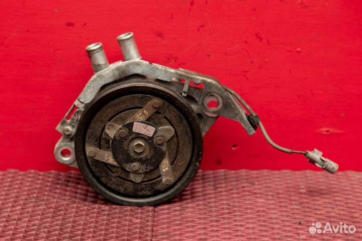 Помпа водяная Toyota Land Cruiser 200 1VD 2012