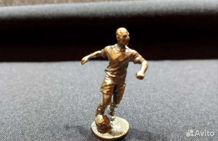 Коллекционные бронзовые фигуркиФутболист, Пушка
