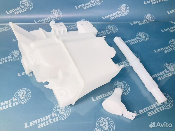 Бачок омывателя лобового стекла Mitsubishi Lancer