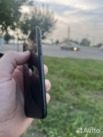 iPhone SE (2020), 64 ГБ
