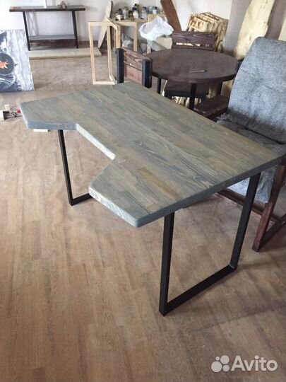 Компьютерный стол из массива дерева