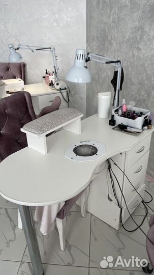 Маникюрный стол с вытяжкой