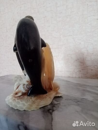 Дельфины статуэтка