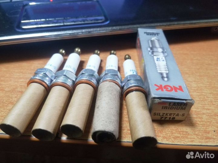 Свеча зажигания Mercedes CLS M272 NGK 7718