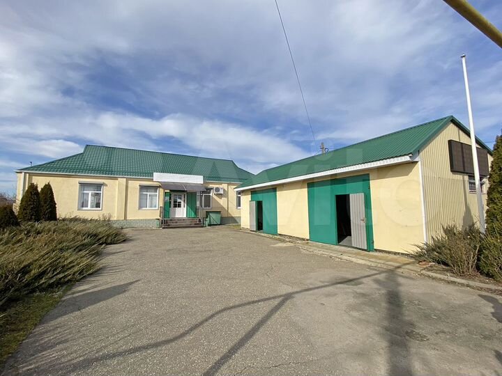 Здание 265 м² на участке 15 соток