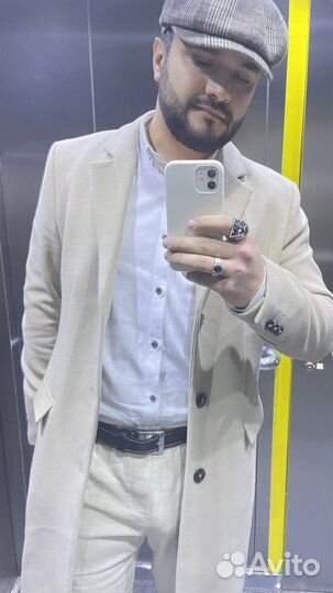 Менеджер, официант