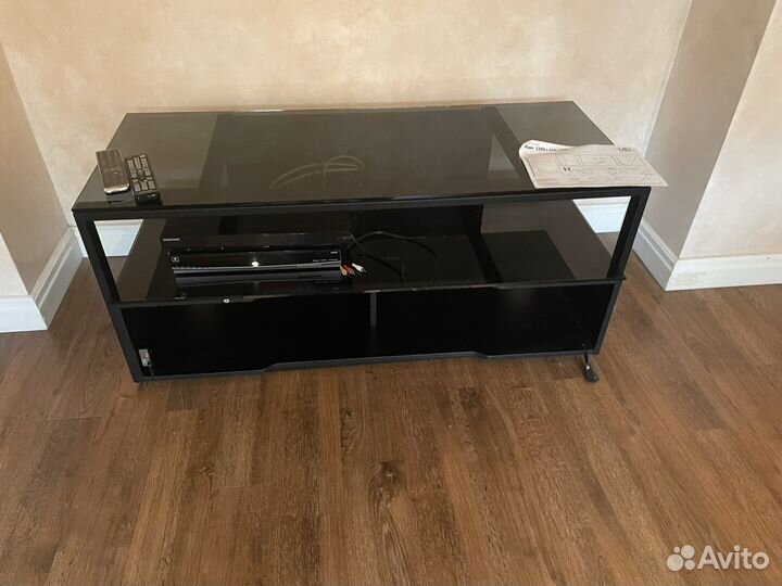 Стеклянная тумба под TV