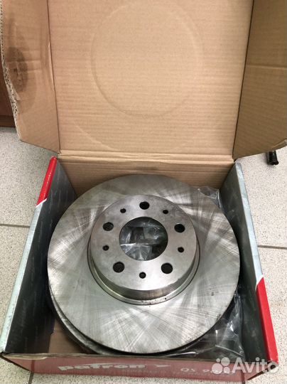 Диск тормозной передний volvo 740,940, газ 31105