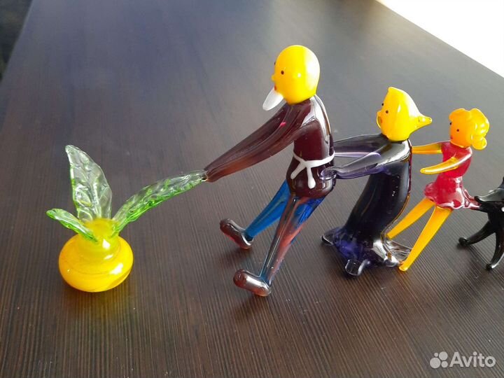 Статуэтки, фигурки из цветного художественного ст