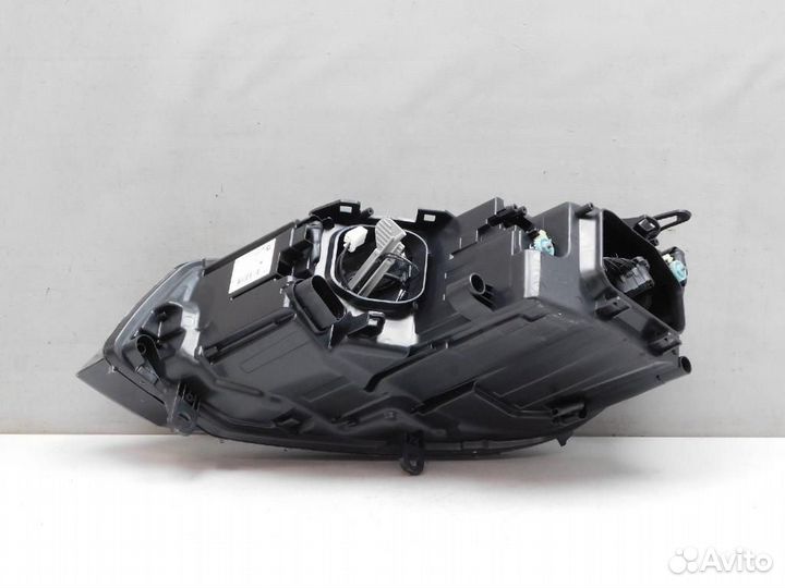 Фара правая Volkswagen Touareg