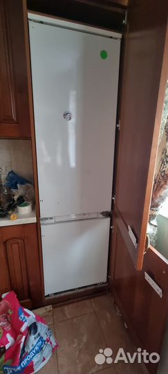 Встраиваемый холодильник ariston