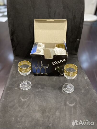 Хрустальные рюмки на ножке