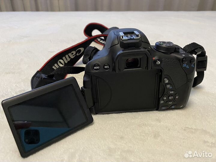 Зеркальный фотоаппарат canon 700D